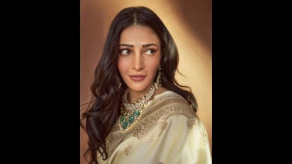 నిండైన చీరలో కట్టిపడేస్తున్న శృతి హాసన్.. హుందాగా కనిపిస్తూ మైమరపిస్తున్న బ్యూటీ 