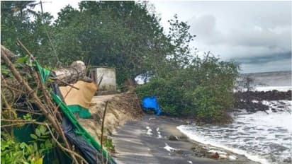 കടലാക്രമണം ശക്തം: 'പുന്നപ്ര വിയാനിയില്‍ തെങ്ങുകൾ കടപുഴകി, വീടുകളില്‍ വെള്ളം കയറി'