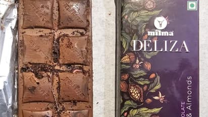 ചോക്ലേറ്റ് പാക്കറ്റ് പൊളിച്ചപ്പോള് നിറയെ പുഴുവെന്ന് പരാതി, കടയിലെ സ്റ്റോറേജിലെ പ്രശ്നമാകാമെന്ന് മില്മ