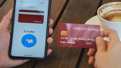 Debit Card Alert: मोबाइल डिजिटल वॉलेट से इस पेमेंट कार्ड को गलती से भी ना करें लिंक
