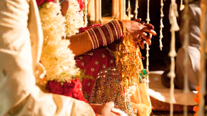 ಮದುವೆ ದಿನ ಬಾಸ್ನಿಂದ ಬಂದ ಮೆಸೇಜ್ ನೋಡಿ ಯುವತಿ ಶಾಕ್; ಆ ಕ್ಷಣ ಉಸಿರು ನಿಂತತಾಯ್ತು ಎಂದ ವಧು!