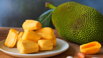 பலாப்பழம் ஆரோக்கியத்திற்கு  நல்லது.. ஆனா  இவங்க மட்டும் சாப்பிடக்கூடாது!! 