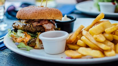 Health Tips : ജങ്ക് ഫുഡ് മാനസികാരോഗ്യത്തെ ബാധിക്കുന്നത് എങ്ങനെ?