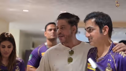 എങ്ങും പോവരുത്, ഗംഭീറിനോട് ഇഷ്ടമുള്ളത് എടുക്കാന്‍ ഷാരൂഖ്! ബ്ലാങ്ക് ചെക്ക് ഒപ്പിട്ട് നല്‍കിയതായി വാര്‍ത്ത