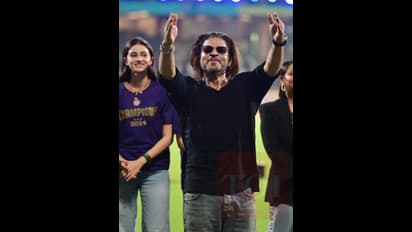 லவ், அன்பு, சிஎஸ்கே சிஎஸ்கே என்று கோஷமிடச் சொன்ன கிங் கான் – வைரல் வீடியோ!