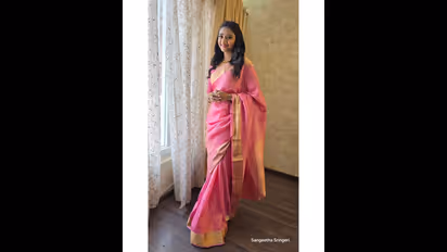 ಗುಲಾಬಿ ಸೀರೆಯಲ್ಲಿ ಮಿಂಚಿದ ಸಂಗೀತ ಶೃಂಗೇರಿ, ನಿಮ್ಮಿಂದಲೇ ಸೀರೆಗೆ ಕಳೆ ಬಂತು ಅಂತಿದ್ದಾರೆ ಫ್ಯಾನ್ಸ್!