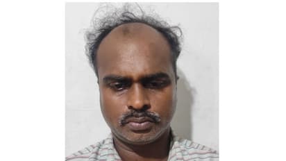 റോഡിൽ നിൽക്കുകയായിരുന്ന യുവതിക്ക് നേരെ ആക്രമണം, ബൈക്കില് കയറാന് ആവശ്യപ്പെട്ട് റോഡിലൂടെ വലിച്ചിഴച്ചു