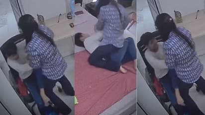 Shocking Video: ಪುತ್ರನ ಎದೆ ಮೇಲೆ ಕುಳಿತು ತಾಯಿಯಿಂದ ಹಲ್ಲೆ; ದೂರು ಕೊಟ್ಟ ತಂದೆಗೆ ಶಾಕ್ ಕೊಟ್ಟ ಮಗ