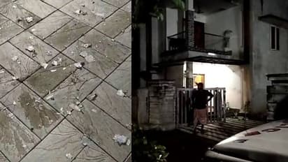 തൃശൂരിൽ പ്രവാസിയുടെ വീടിന് നേരെ സ്ഫോടക വസ്തു എറിഞ്ഞ് ബൈക്കിലെത്തിയ മൂന്നംഗ സംഘം