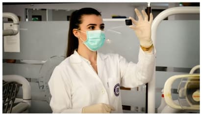 ಗರ್ಭಿಣಿ ಸತ್ತಿದ್ದಕ್ಕೆ ನರ್ಸ್ ಅನ್ನು ಮಹಡಿಯಿಂದ ಎಸೆದು ಕುಟುಂಬಸ್ಥರ ಸೇಡು!