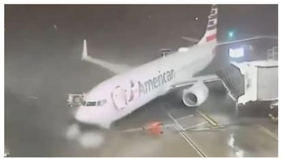 വീശിയടിച്ച കൊടുങ്കാറ്റില് ലാൻഡ് ചെയ്ത വിമാനം വട്ടം കറങ്ങി- വീഡിയോ