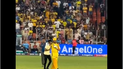 ಮತ್ತೊಮ್ಮೆ ಬಯಲಾಯ್ತು ಧೋನಿಯ ದೊಡ್ಡ ಗುಣ..! ಕಣ್ಣೀರು ಹಾಕಿದ ಅಭಿಮಾನಿಗೆ ಸಿಕ್ತು ಅಭಯ..!