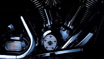 Pakistan: Karachi DSP caught red-handed selling stolen motorcycles, faces immediate suspension