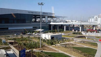 സ്വർണ്ണക്കടത്തുമായി ബന്ധപ്പെട്ട് ശശി തരൂരിൻ്റെ പിഎ ഉൾപ്പെടെ 2പേർ കസ്റ്റംസ് കസ്റ്റഡിയിൽ