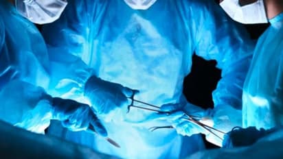 കഠിനമായ വയറുവേദനയും ഛർദ്ദിയും ; യുവതിയുടെ വയറ്റിൽ നിന്ന് നീക്കം ചെയ്തത് ഒരു അടി നീളമുള്ള മുടിക്കെട്ട് 