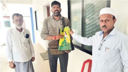 റോഡ് മുറിച്ചുകടക്കവെ 2.43 ലക്ഷം രൂപ വീണുകിട്ടി, ഉടമസ്ഥനെ തിരിച്ചേൽപ്പിച്ച് മദ്റസാ അധ്യാപകൻ