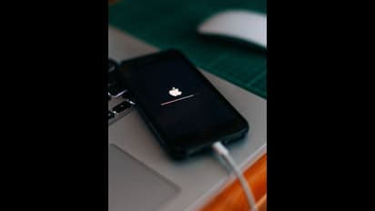 ഐഫോണുകള്‍ ഇനി കയ്യില്‍ 'മുറുകെ പിടിക്കണം'; അല്ലെങ്കില്‍ കീശ കാലിയാവും, റിപ്പയർ- വാറണ്ടി നയത്തില്‍ മാറ്റം