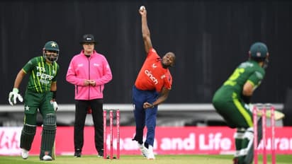 പാകിസ്ഥാനെതിരായ ടി20 പരമ്പര ഇംഗ്ലണ്ടിന്! ലോകകപ്പിനൊരുങ്ങുന്ന ടീമുകള്ക്ക് മുന്നറിയിപ്പ്; ജയം ഏഴ് വിക്കറ്റിന്