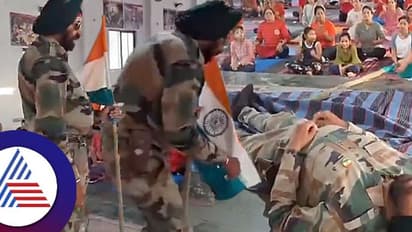 ಮಾ ತುಜೆ ಸಲಾಂ ಹಾಡುತ್ತಲೇ ಪ್ರಾಣ ಬಿಟ್ಟ ಯೋಧ, ವಿದ್ಯಾರ್ಥಿಗಳಿಗೆ ತಿಳಿಯಲೇ ಇಲ್ಲ ಸಾವು!