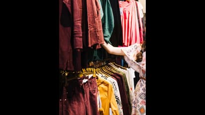 ದುಡ್ಡು ಕಡಿಮೆ ಅಂತ ಬಟ್ಟೆ ಕೊಳ್ಳೋ ಮುನ್ನ, ಒಮ್ಮೆ ಪರಿಶೀಲಿಸಿ ನೋಡಿ! ಟಿಪ್ಸ್ ಇಲ್ಲಿವೆ