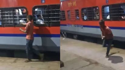 നിർത്തിയിട്ട ട്രെയിൻ, എല്ലാം സംഭവിച്ചത് സെക്കന്റുകൾക്കുള്ളിൽ, ജനാലയ്ക്കടുത്തിരിക്കുന്നവര് സൂക്ഷിക്കൂ, വീഡിയോ