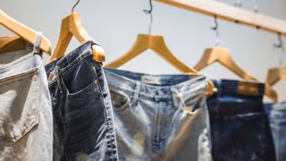 നിങ്ങള് ജീൻസ് കഴുകാറുണ്ടോ? എത്ര തവണ കഴുകണം? സ്റ്റൈലിസ്റ്റുകൾ പറയുന്നത് ഇങ്ങനെ