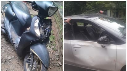 സഞ്ചാരികളുടെ വാഹനങ്ങൾക്ക് നേരെ കാട്ടാന ആക്രമണം; ബൈക്ക് ഉപേക്ഷിച്ച് ഓടി രക്ഷപ്പെട്ട് ദമ്പതികൾ