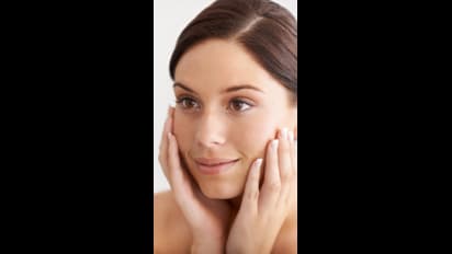 இதை ட்ரை பண்ணுங்க! எந்த க்ரீமும் இல்லாமலே உங்க முகம் பளபளன்னு மின்னும்! 