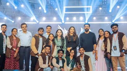 ಕಾಲೇಜ್ ಫೆಸ್ಟ್‌ ವೇದಿಕೆಯಲ್ಲಿ ಡಿಕೆಶಿ ಪುತ್ರಿ, ನಟಿ ಸಪ್ತಮಿ, ಡಾಲಿ ಧನಂಜಯ್, ಪೋಟೋ ವೈರಲ್!