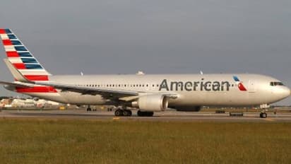 വംശീയ വിവേചനം; ശരീരദുർഗന്ധമാരോപിച്ച് യാത്രക്കാരെ വിമാനത്തിൽ നിന്ന് ഇറക്കിവിടാൻ ശ്രമം, കേസ്