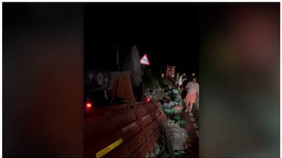 പാലക്കാട് ചിതലിയിൽ സ്വകാര്യ ബസും ലോറിയും കൂട്ടിയിടിച്ച് അപകടം