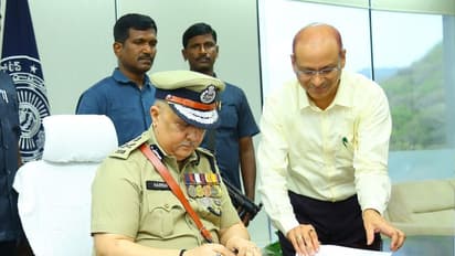 ఆ పోస్టులు పెడితే అడ్మిన్లకు చుక్కలే.. స్టేటస్ పెట్టుకున్నా వదలం - ఏపీ డీజీపీ స్ట్రాంగ్ వార్నింగ్