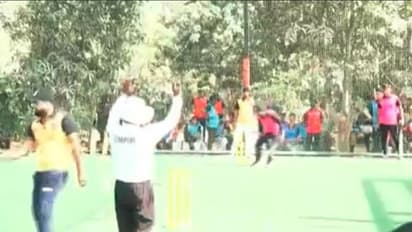 ಸಿಕ್ಸ್ ಬಾರಿಸಿ ಪ್ರಾಣ ಬಿಟ್ಟ ಗಲ್ಲಿ ಕ್ರಿಕೆಟರ್: ಆಘಾತಕಾರಿ ದೃಶ್ಯ ಸೋಶಿಯಲ್ ಮೀಡಿಯಾದಲ್ಲಿ ವೈರಲ್