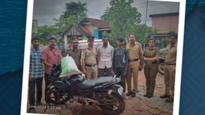 കുറ്റിപ്പുറത്ത് ബൈക്കിൽ ഒരു ചാക്കുകെട്ടുമായി രണ്ട് യുവാക്കളെത്തി, പിടികൂടി പരിശോധിച്ചപ്പോൾ 7 കിലോ കഞ്ചാവ്!