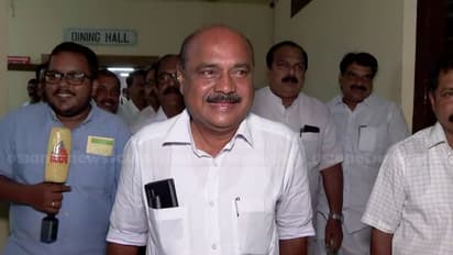 'പിടിയും കോഴിക്കറിയും': അത്രയും ആവേശം വേണ്ടെന്ന് പാര്ട്ടി പ്രവര്ത്തകരോട് ഫ്രാൻസിസ് ജോര്ജ്ജ്