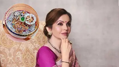 लाख रुपये की ड्रेस के साथ Nita Ambani ने पहनी करोड़ों की घड़ी, इस जेमस्टोन के कारण है इतनी महंगी