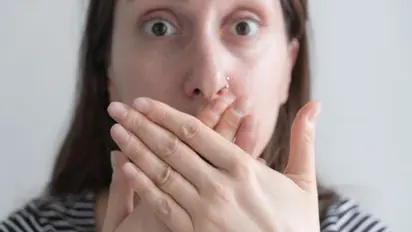  രണ്ട് തവണ ബ്രഷ് ചെയ്തിട്ടും വായ്നാറ്റം മാറുന്നില്ലേ? ഈ രോഗങ്ങളുടെ സൂചനയാകാം 