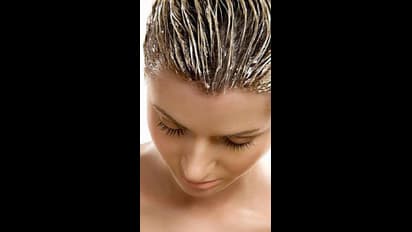 பொடுகை விரட்டும் எளிய வழி.. தயிர் வைத்து தலையை 'இப்படி' சுத்தம் பண்ணுங்க!!