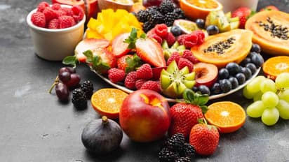 ഹൃദ്രോ​ഗ സാധ്യത കുറയ്ക്കാന്‍ സൂപ്പറാണ് ഈ 10 പഴങ്ങൾ