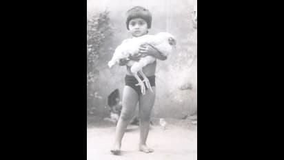 சினிமாவை விட்டு விலகி 23 வருஷம் ஆகியும் கோடீஸ்வரியாக வாழும்; இந்த ஜீரோ பிளாப் நடிகை யாருன்னு தெரியுதா?