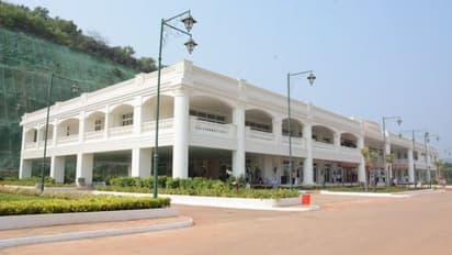 రుషికొండే... జగన్ కు బోడి గుండు కొట్టించిందా..!!