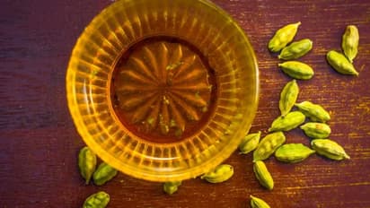 Health Tips: വെറും വയറ്റിൽ ഏലയ്ക്ക വെള്ളം കുടിക്കൂ; അറിയാം ഗുണങ്ങള്‍