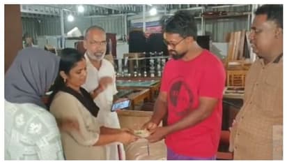 വി കെ ശ്രീകണ്ഠന് ഭൂരിപക്ഷം ലഭിക്കുന്ന ഓരോ വോട്ടിനും പണം, ബെറ്റിൽ വൻ നഷ്ടം, ആര്യക്ക് കൈമാറി സിപിഎം പ്രവർത്തകൻ