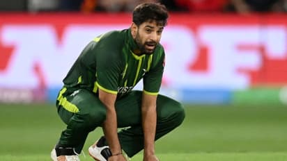 ടി20 ലോകകപ്പിലെ നാണംകെട്ട തോല്വിക്ക് പിന്നാലെ പാക് പേസര്ക്കെതിരെ പന്ത് ചുരണ്ടല് ആരോപണവുമായി യുഎസ് താരം