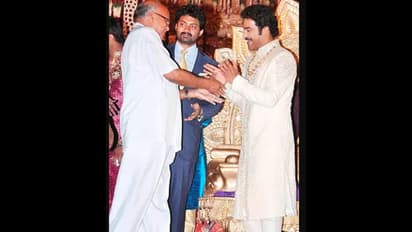 రేర్ ఫోటోలు: పవన్, మహేష్, ఎన్టీఆర్, రాజమౌళితో పాటు ఇతర సినీ ప్రముఖులతో రామోజీ రావు.. యంగ్ లుక్ వైరల్ 