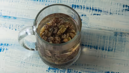 ഉണക്കമുന്തിരി കുതിര്‍ത്ത് കഴിക്കണമെന്ന് പറയുന്നതിന്‍റെ കാരണങ്ങള്‍...  