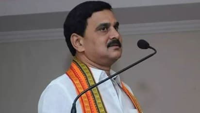 ఎవరీ శ్రీనివాసవర్మ..? పురంధేశ్వరి, సీఎం రమేష్ కంటే తోపా..!!