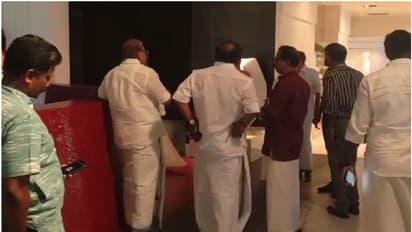 സുരേഷ് ഗോപി ഇടഞ്ഞ് തന്നെ; അനുനയിപ്പിക്കാനായി കേരള നേതാക്കൾ, പദവി ഒഴിഞ്ഞാൽ തിരിച്ചടിയാകുമെന്ന് അറിയിക്കും