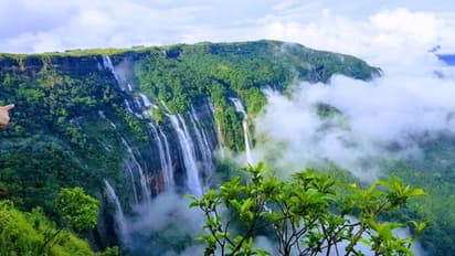 ரம்மியமான அழகில் ஜொலிக்கும் வடகிழக்கு மாநிலங்கள்.. நண்பர்களோடு டூர் போக அசத்தலான டூர் பேக்கேஜ்.. 