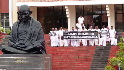 ബാര്കോഴയില് പ്രതിപക്ഷ പ്രതിഷേധം, പ്രതി തന്നെ വാദി ആകുന്നുവെന്ന് വി ഡി സതീശന്, നിയമസഭ ഇന്നത്തേക്ക് പിരിഞ്ഞു